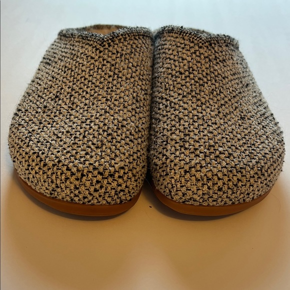 SOLD!!!!! Rothy's The Cozy Clog Black and White Vegan Women's Slippers - Picture 5 of 10